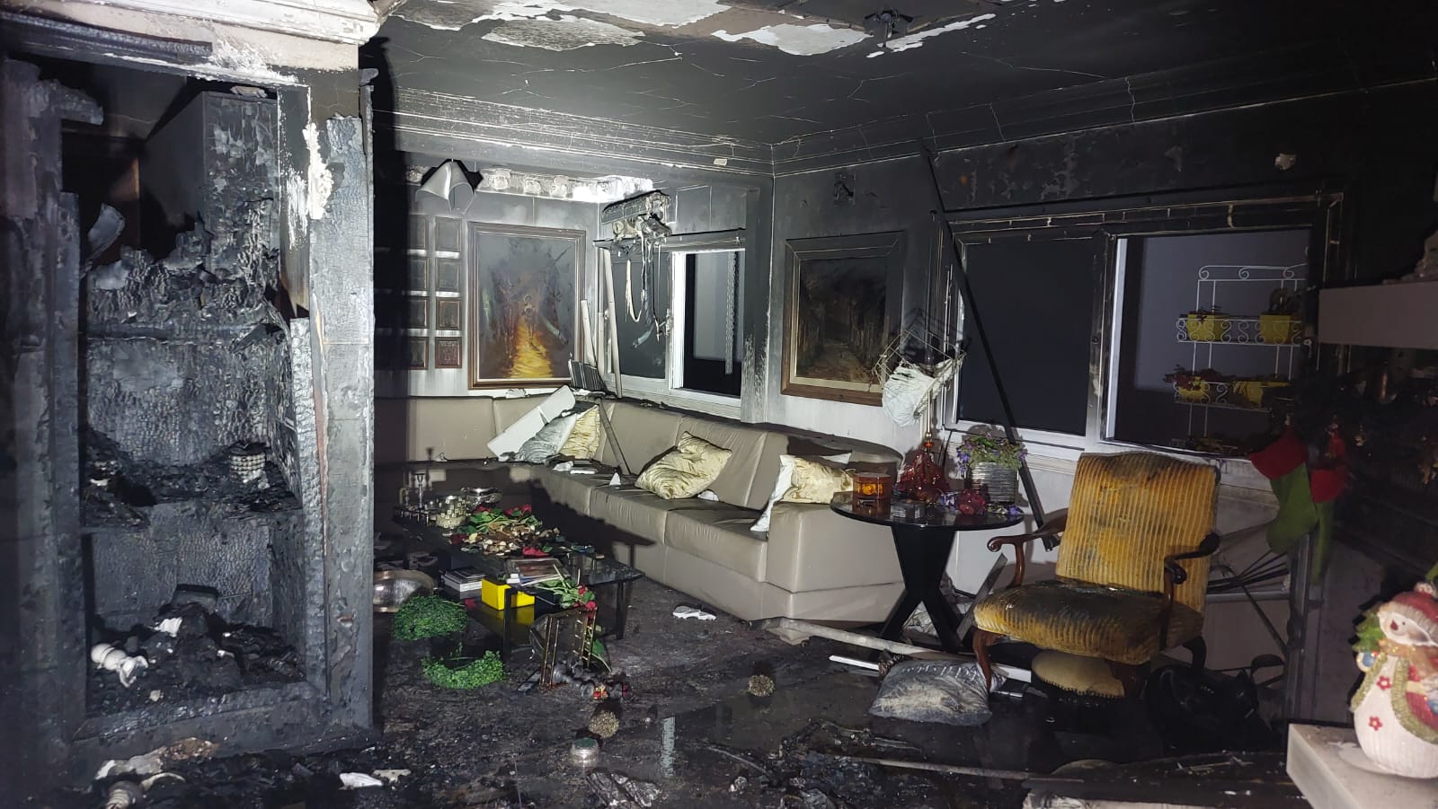 Incendio forestal en el sur de California calcina viviendas en laderas -  Los Angeles Times, image size:1600x901